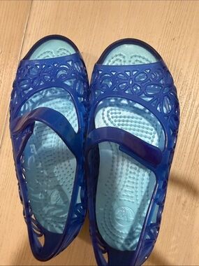 Girls crocs isabella  Blue Jelly Sandals - Lightweight size 9, worn once